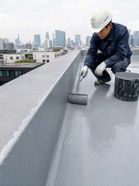 【聚脲防水缺點大公開】台北頂樓防水做這種真的能保固 10 年？做防水避坑必看！聚脲 vs PU 壽命與價格全解析
